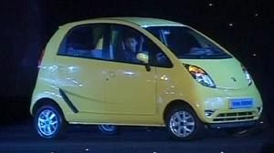 Lancement en Idne de la Tata Nano, la voiture la moins chère du monde