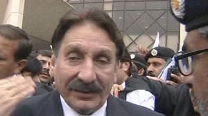 Rose petals as Pakistan’s top judge returns
