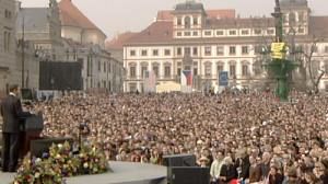 Obama reinforces anti-nukes pledge in Prague