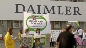 Daimler sees gradual earnings improvement