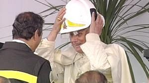 Pope urges reflection during quake zone visit