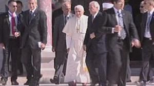 Pope in Israel attracts criticism of wartime past