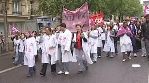 France : Les blouses blanches dans la rue contre la réforme Bachelot