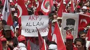 Thousands defend secular Turkey