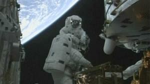 Bad weather delays shuttle’s return