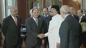 La visite de Khadafi continue de provoquer critiques et manifestations