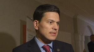 David Miliband: la Grande-Bretagne est victime du “harcèlement” des autorités iraniennes