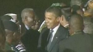 Obama fêté dès ses premiers pas au Ghana