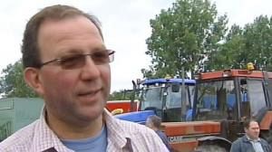 Belgian farmers block border in milk protest