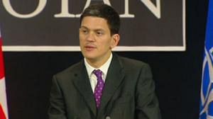 Miliband : dialoguer avec les talibans en Afghanistan