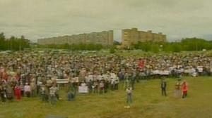 Russian car workers protest falling wages