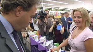 French supermarket apologises for fake shoppers