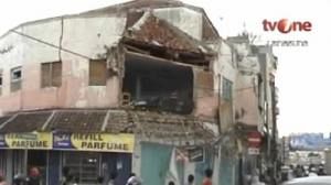 Dozens die in Indonesia earthquake