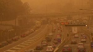 Sidney “rossa”, una tempesta di sabbia si abbatte sulla città