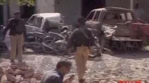Taliban attack Pakistan police compounds