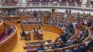 Business resumes in Portuguese parliament