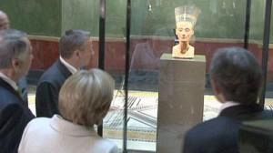 Nefertiti reina en la isla de los Museos de Berlín