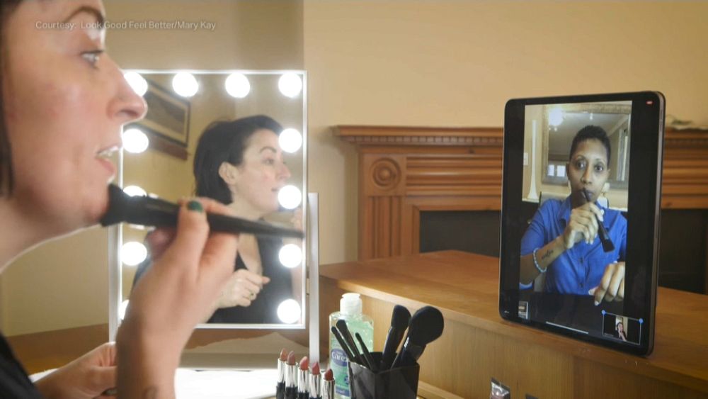 Online make-up tutorials help boost cancer patients' self-esteem during the pandemic - NewsOpener Online make-up tutorials help boost cancer patients' self-esteem during the pandemic