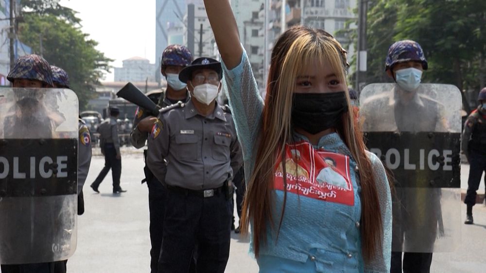 Myanmar anti-coup protests grow as army broadens internet crackdown - NewsOpener Myanmar anti-coup protests grow as army broadens internet crackdown