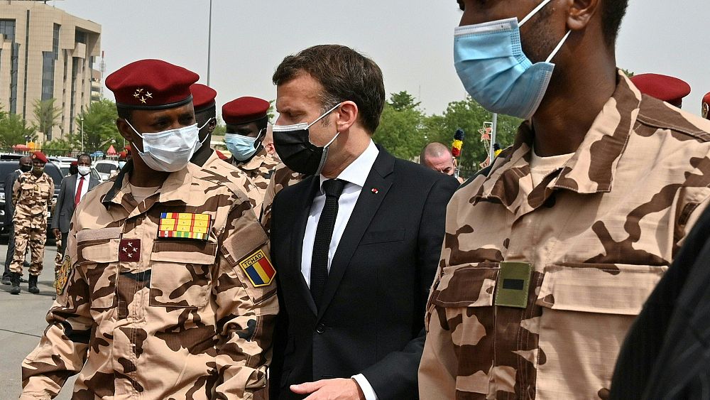 VIDEO Tschad Macron bei Trauerfeier für Idriss Déby Euronews