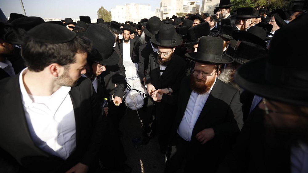 Ultra-Orthodox Jews hold funeral for pilgrim who died in Israel - NewsOpener Ultra-Orthodox Jews hold funeral for pilgrim who died in Israel