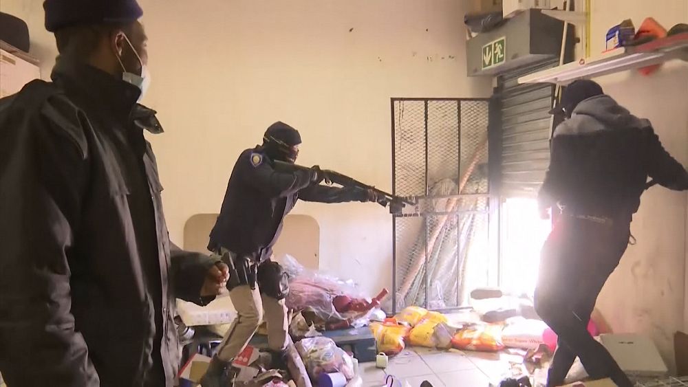 Tense scenes in ransacked South Africa supermarket - NewsOpener Tense scenes in ransacked South Africa supermarket