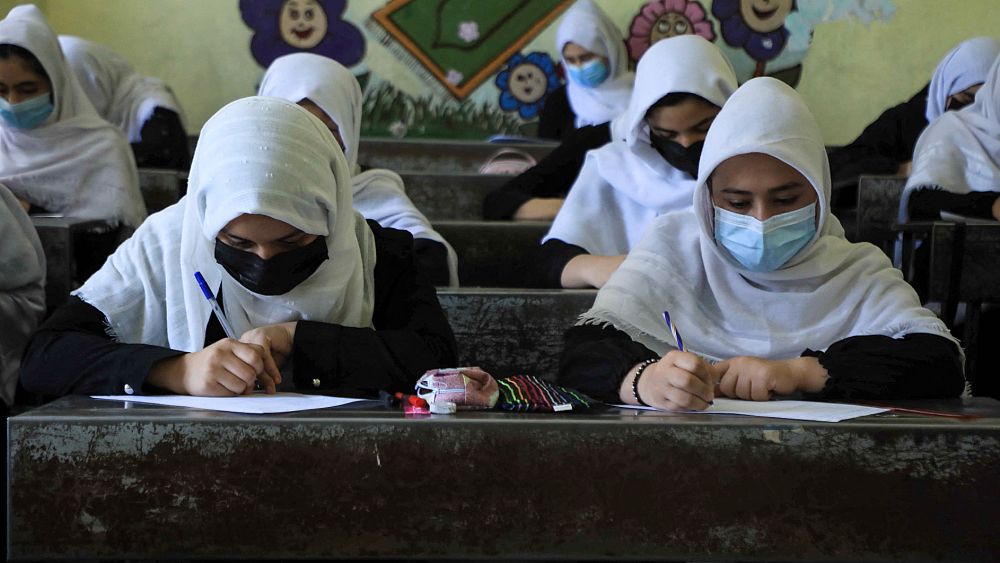 Female Afghan students feel 'hopeless' about future under Taliban rule - NewsOpener Female Afghan students feel 'hopeless' about future under Taliban rule