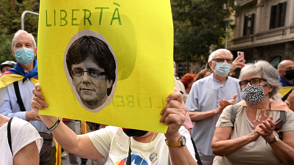 Puigdemont supporters protest his detention - NewsOpener Puigdemont supporters protest his detention