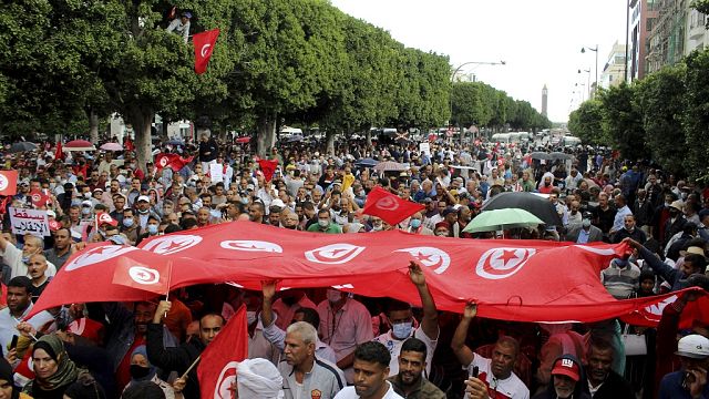 Tunisie :  au moins 6 000 manifestants "contre le coup d'Etat" de Kais Saied