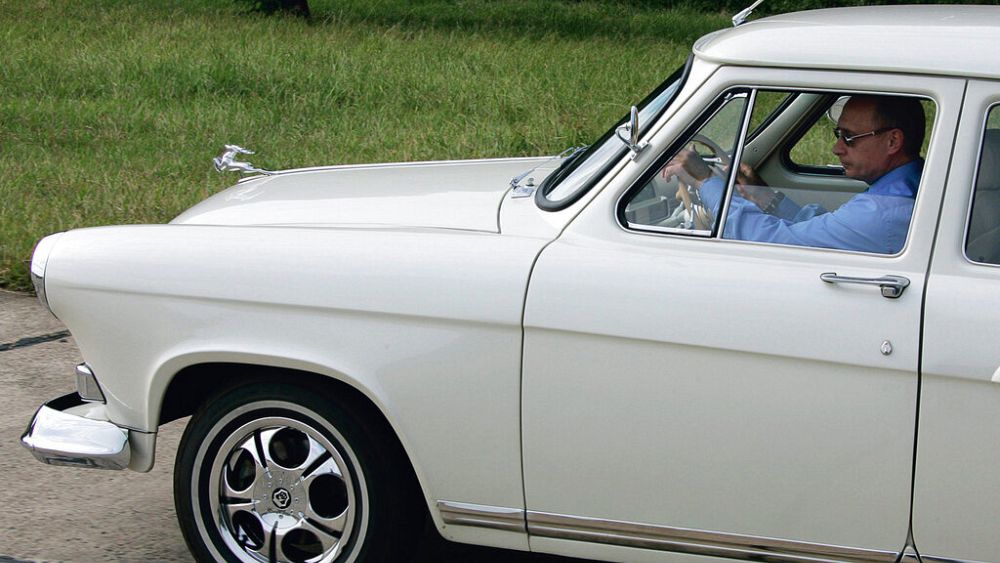 Russians celebrate 65 years of the Volga GAZ-21 - NewsOpener Russians celebrate 65 years of the Volga GAZ-21