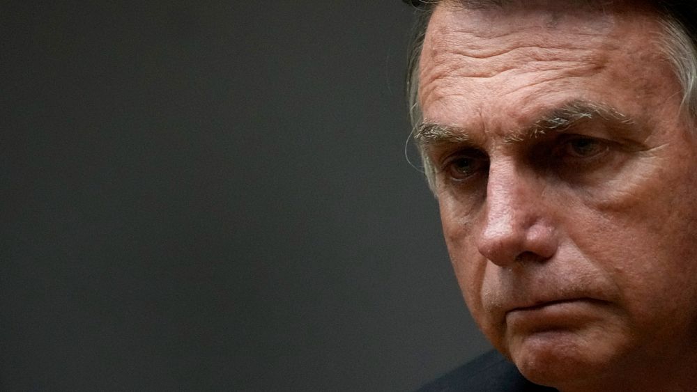 Social media firms sanction Bolsonaro over COVID vaccine claims - NewsOpener Social media firms sanction Bolsonaro over COVID vaccine claims