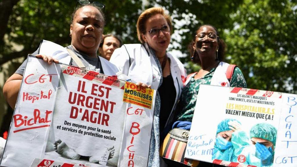 French medics protest over hospital crisis, deepened by COVID-19 - NewsOpener