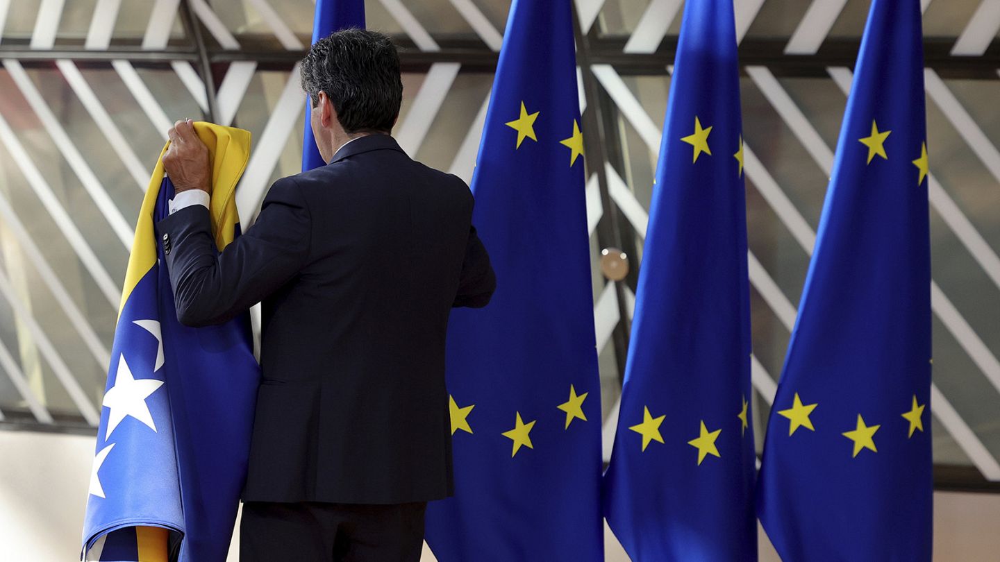 War and EU acceptance: Why did Ukraine succeed where Bosnia failed? | Euronews