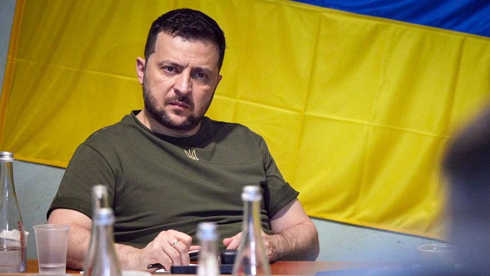 Zelenskyy goes on charm offensive ahead of EU candidacy decision - NewsOpener