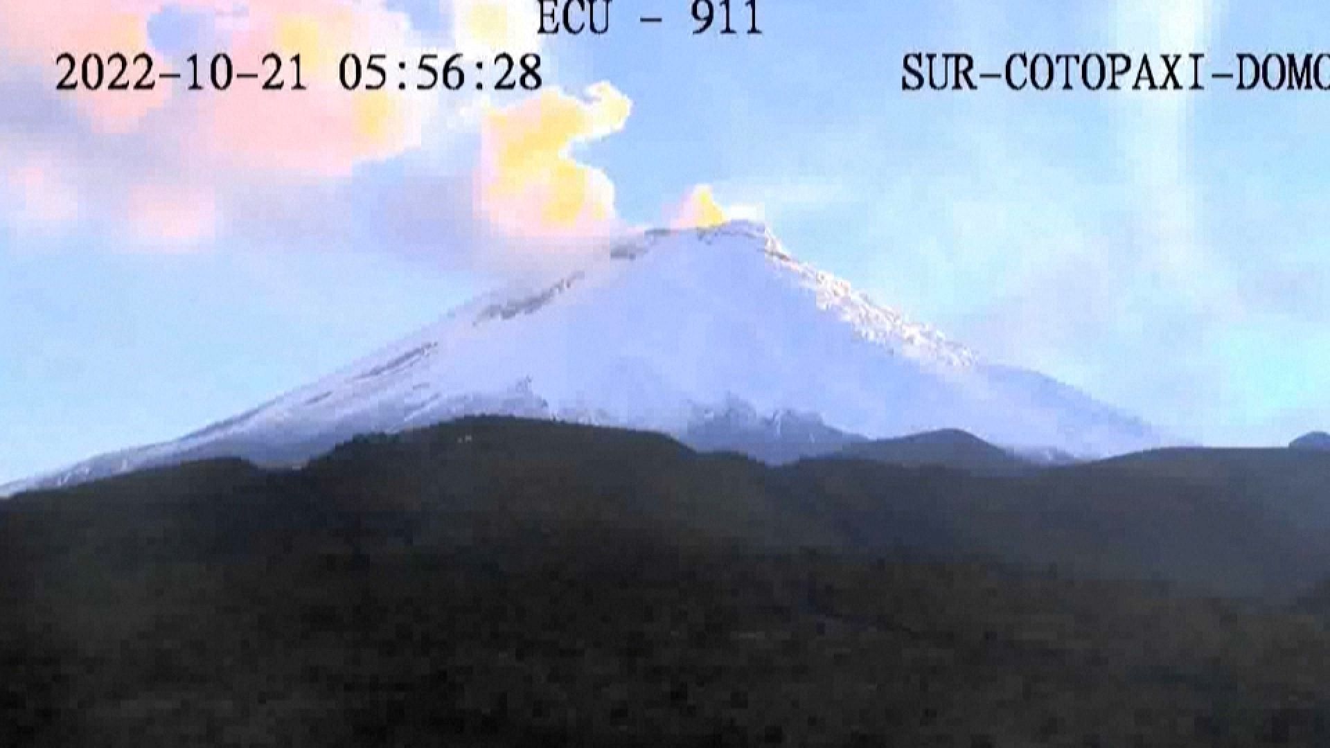 Alerta amarilla en el volcán Cotopaxi por su actividad sísmica y la