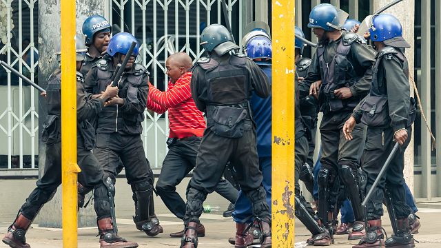 Zimbabwe: libération sous caution pour 14 militants de l'opposition
