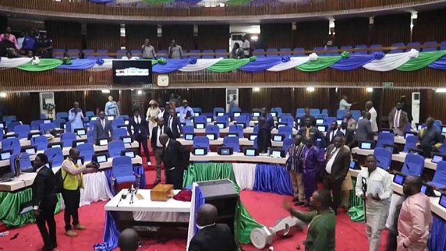 Sierra Leone : un changement du système électoral crispe l'opposition