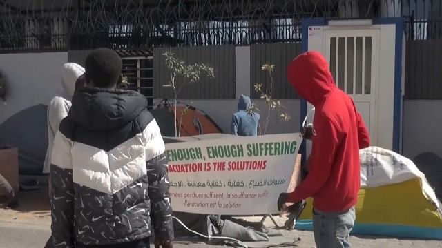 Tunisie : des migrants manifestent devant l'ONU à Tunis