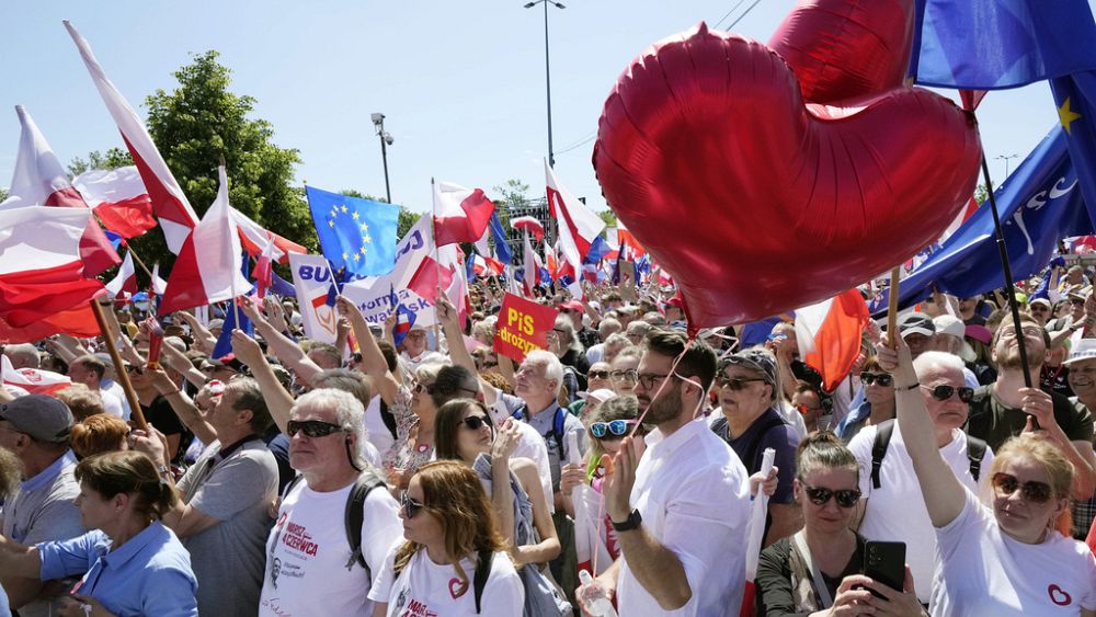 Thousands of Poles march in Warsaw to denounce government policies