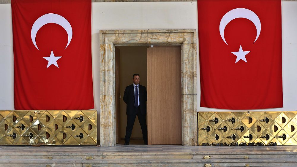 Suicide bomber detonates explosive device in Turkish capital - Breaking News Suicide bomber detonates explosive device in Turkish capital
