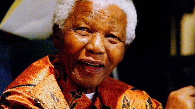 Suspension de la vente aux enchères d’objets personnels de Nelson Mandela