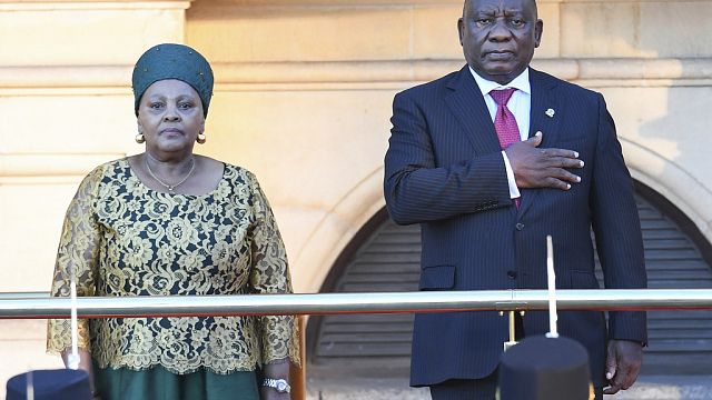 Pots-de-vin et perruques pour la présidente du Parlement sud-africain ?