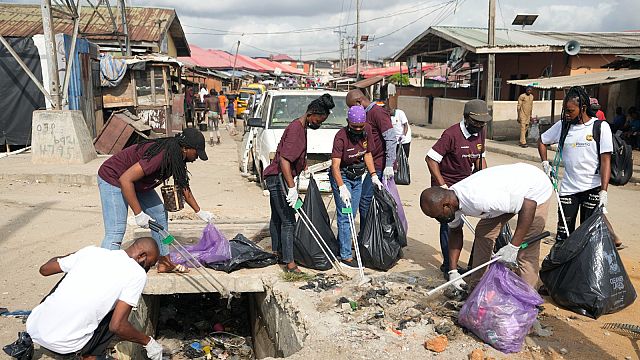 Nigéria : vaste opération de ramassage de déchets à Lagos