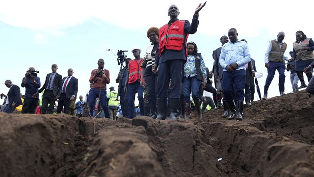 Kenya : au chevet des rescapés, Ruto fait évacuer les zones inondables