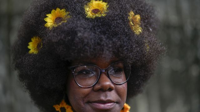 Cuba: Afro-descendant women and men showcase the beauty of their hair thumbnail