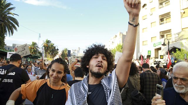 Young Tunisians disillusioned by financial system, pace of change thumbnail