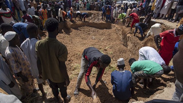 Mass burial held for victims of tanker explosion in northern Nigeria thumbnail