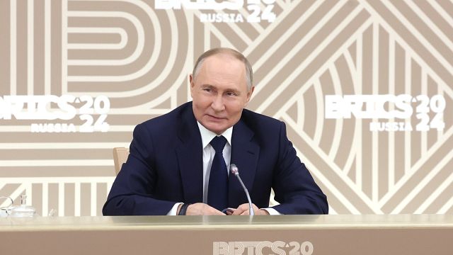 Putin warns against Ukraine's nuclear ambitions and NATO membership thumbnail