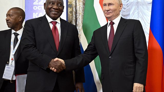 Vladimir Putin holds bilateral talks with Cyril Ramaphosa on sidelines of BRICS summit thumbnail