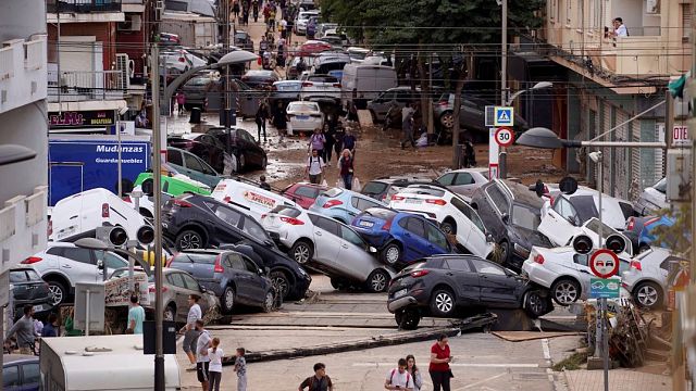 Spain: Rescue operations continue following devastating floods thumbnail